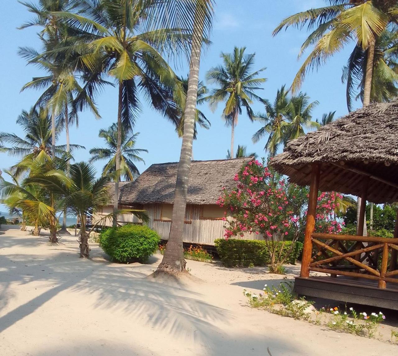 Barry'S Beach Resort Mkwaja Exterior photo