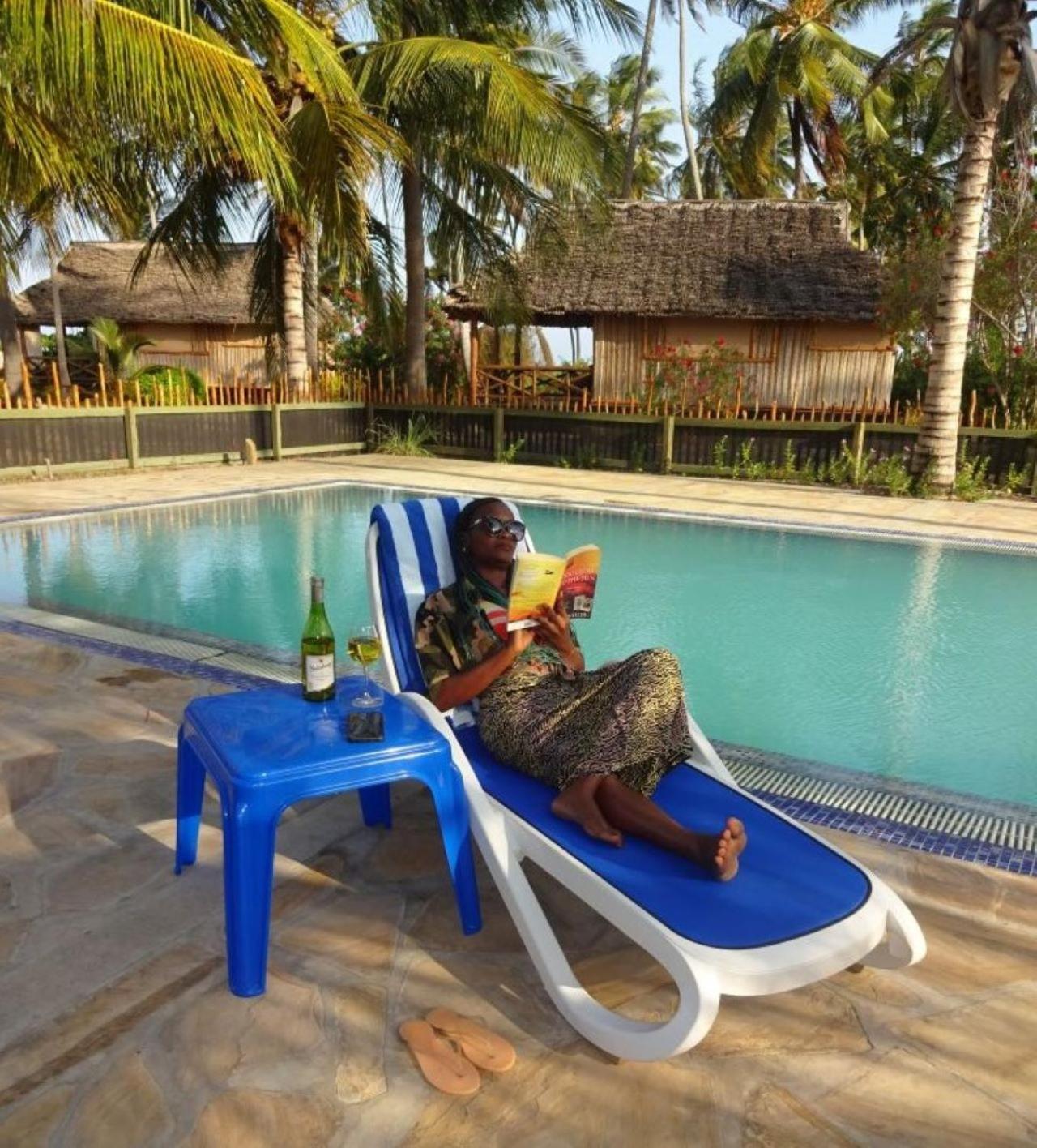 Barry'S Beach Resort Mkwaja Exterior photo
