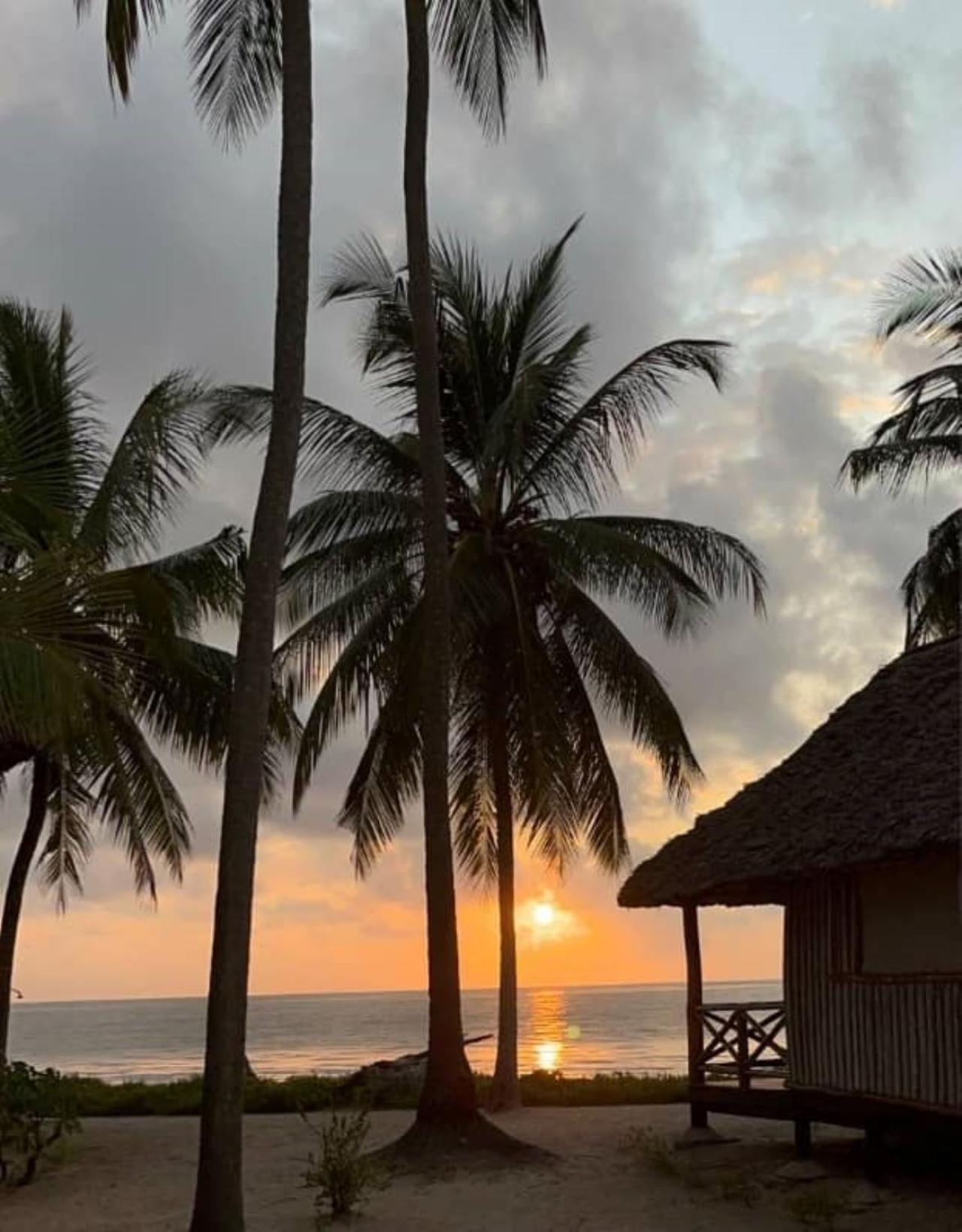 Barry'S Beach Resort Mkwaja Exterior photo