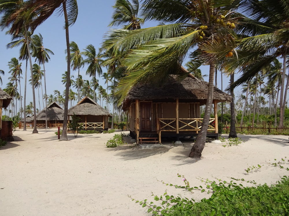Barry'S Beach Resort Mkwaja Exterior photo