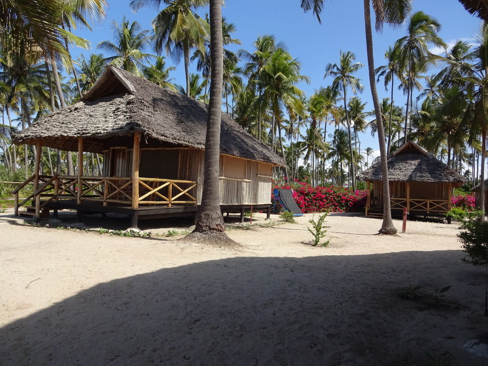 Barry'S Beach Resort Mkwaja Exterior photo